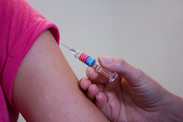 Vaccinul scade riscul de deces prematur și de complicații în cazul pacienților