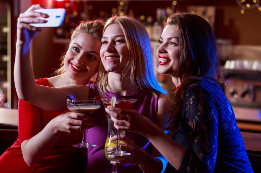 tinerii prezinta consumul de alcool in maniera sociala